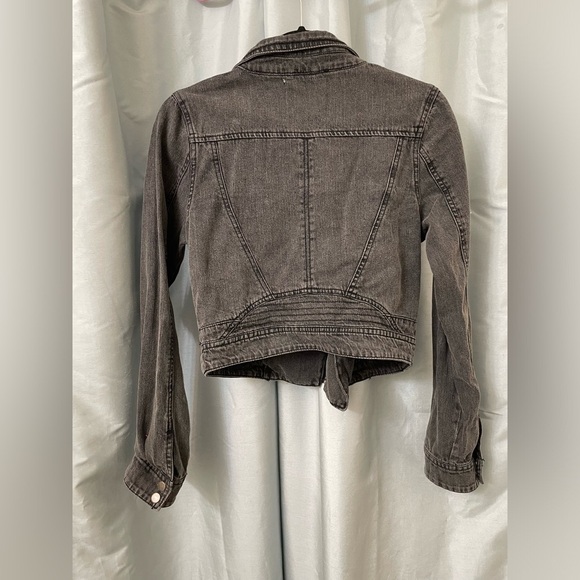 Sound & Matter Distressed Black cropped jean jacket with studs - Picture 8 of 12